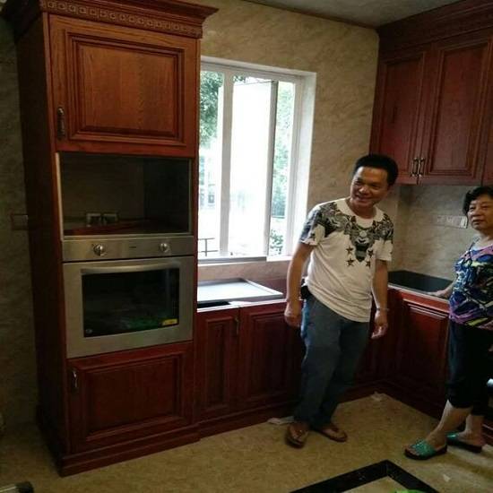 麗江花園別墅客戶(hù)在安裝現(xiàn)場(chǎng)