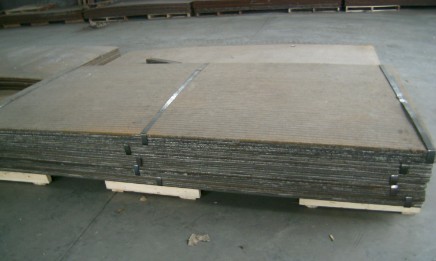 基礎(chǔ)建設(shè)莫發(fā)愁耐磨復(fù)合鋼板解您憂